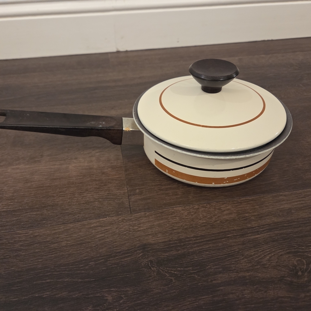 Vintage Regal Ware 9 inch Sauce Pan w/ Lid Tan w/ Stripes MCM Retro MADE In USA